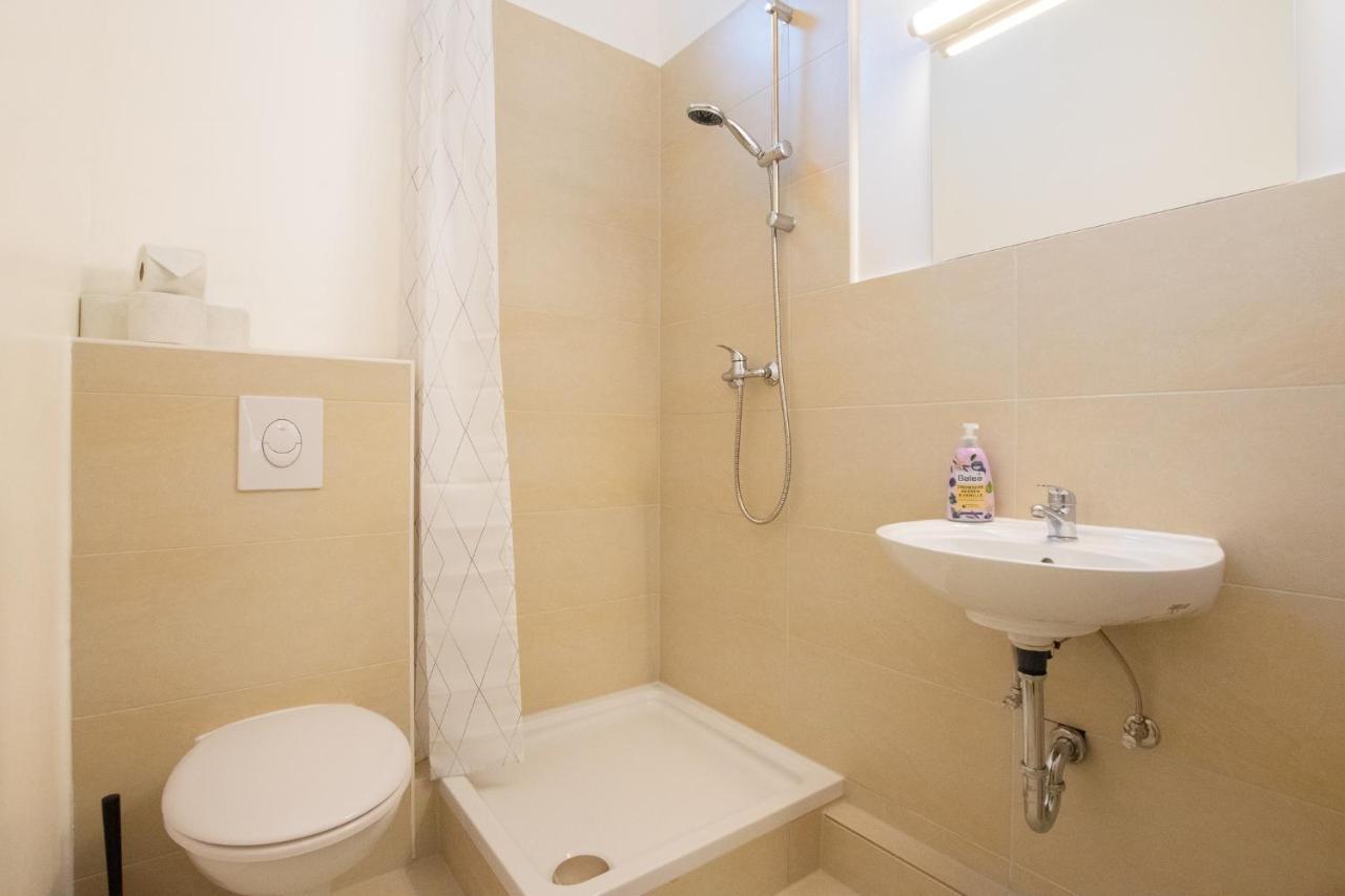 Raj Living - 1 Or 3 Room Apartments - 20 Min Messe Dus And Old Town Dus Düsseldorf Exterior foto